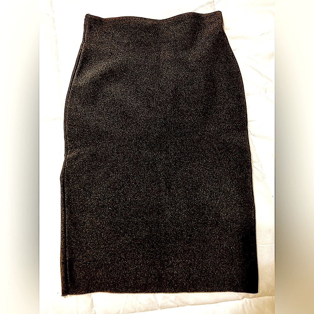 Fitted black pencil skirt